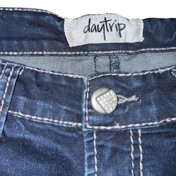 Daytrip Women's 28 X 28 Blue Dark Wash Faded Whiskering Straight Low Rise  Jeans - Picture 4 of 7